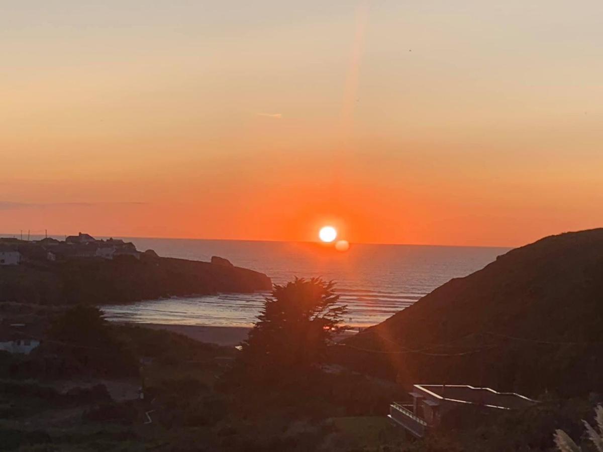 Tides Reach, Deluxe Shepherds Hut 1, 100M From The Beach St Merryn Extérieur photo