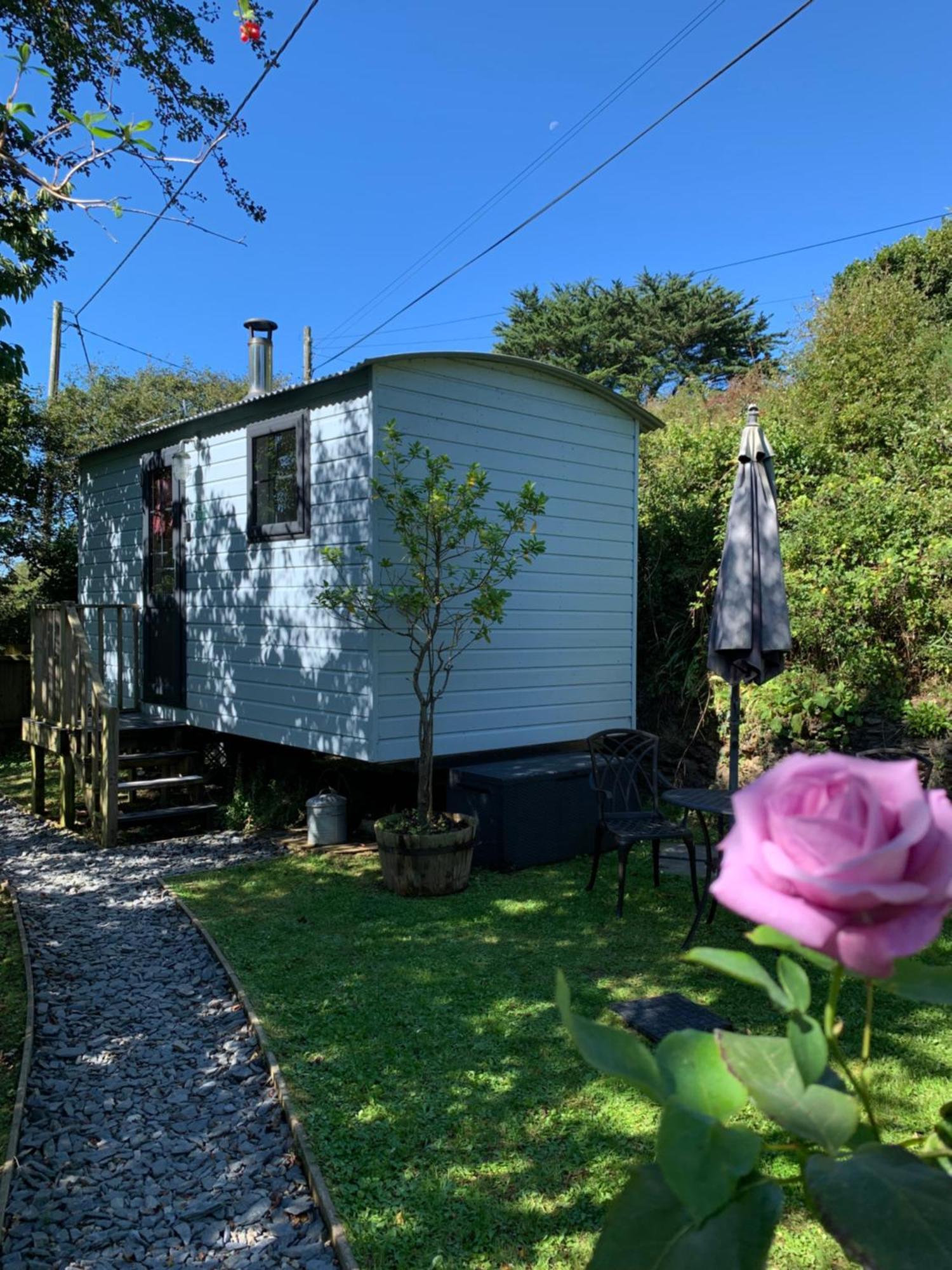 Tides Reach, Deluxe Shepherds Hut 1, 100M From The Beach St Merryn Extérieur photo